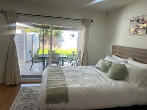 Room - Stylish 3BR Oasis  , Private Yard, Near Disneyland & Downtown LA (Montebello)