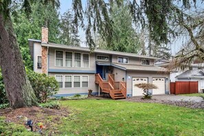 Exterior - The Singing Willow - Spacious Retreat near Microsoft (Redmond)