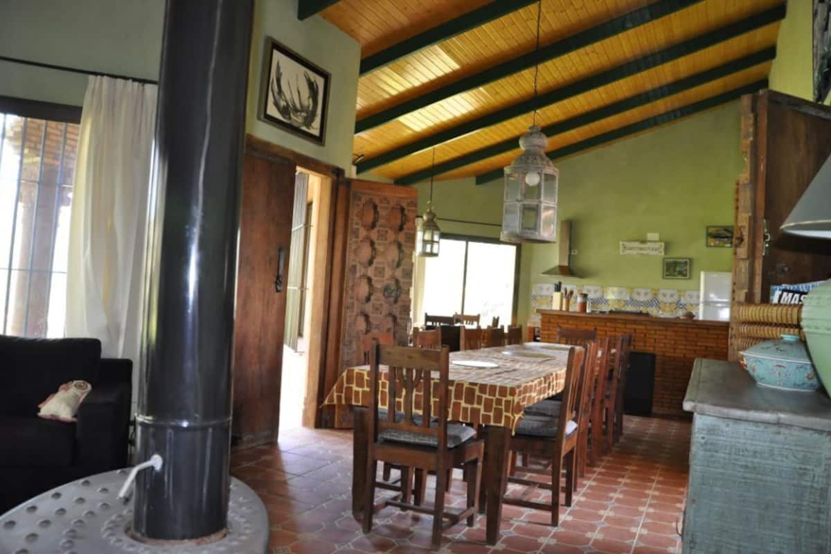 Casa, 6 camere da letto, animali ammessi, vista giardino | Pasti in camera