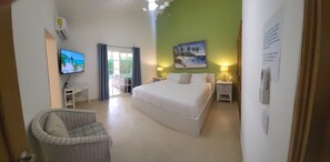 4 chambres, coffres-forts dans les chambres, fer et planche à repasser