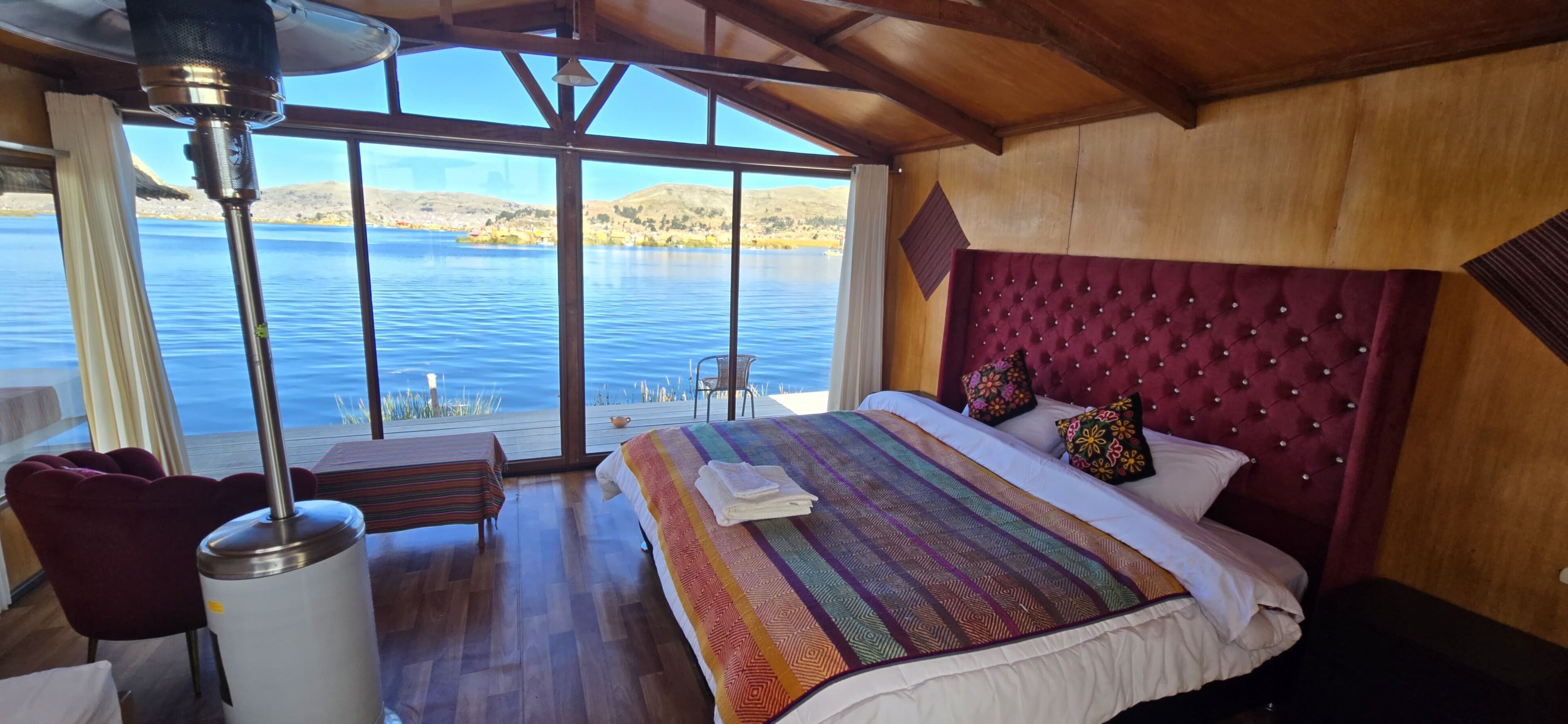 スーペリア スイート バルコニー レイクビュー | ベッドシーツ