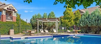 ทิมเบอร์ไลน์ รีทรีต คิงเบด, ไฟร์เพลส & พูล!