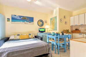 1 bedroom, bed sheets - Baia Apartments Studio 4 beds (Marinella)