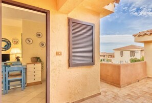 Outdoor dining - Baia Apartments Studio 4 beds (Marinella)