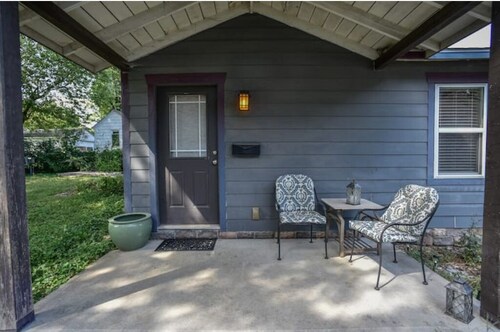 Quiet 1 BR with Full Kitchen and Huge Yard
