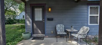 Quiet 1 BR with Full Kitchen and Huge Yard
