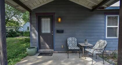 Quiet 1 BR with Full Kitchen and Huge Yard