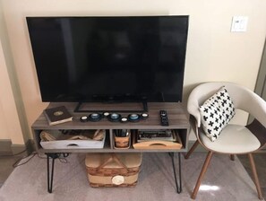 Interior - Quiet 1 BR with Full Kitchen and Huge Yard (Grandview)