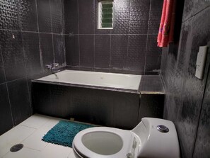 Family Cabin, Patio, River View | Bathroom | Towels, soap, shampoo, toilet paper - Cabañas Matlahuacales (Chignahuapan)