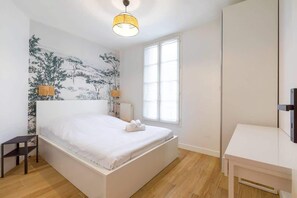 10 quartos, ferros/tábuas de passar roupa, berço de viagem