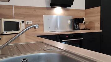 KylskÄp, mikrovÄgsugn, ugn och spishÀll