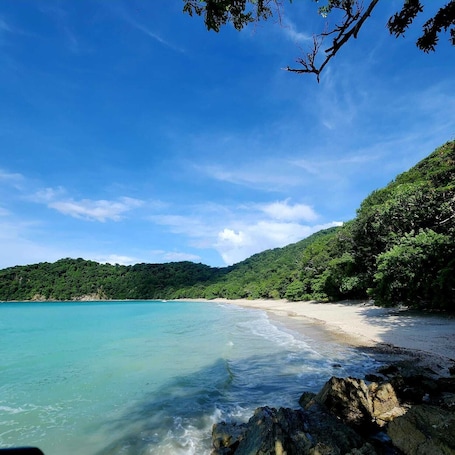 Beach. APARTMENT EL JOBO, LA CRUZ, AT 700 MTRS COPAL BEACH, 8 MIN FROM RAJADA