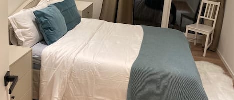 2 bedrooms, iron/ironing board, free WiFi, bed sheets