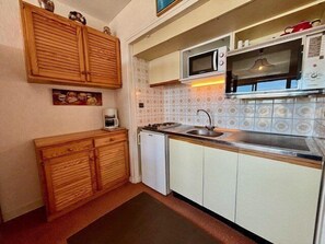 Réfrigérateur, micro-ondes, four, grille-pain