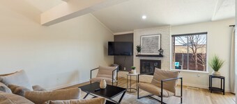 Cozy 2-bedroom townhome in lovely Oklahoma City with WiFi, lake, restaurants.