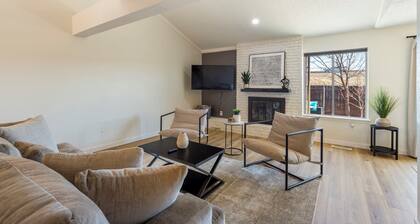 Cozy 2-bedroom townhome in lovely Oklahoma City with WiFi, lake, restaurants.