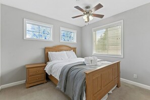 4 bedrooms, iron/ironing board, free WiFi, bed sheets