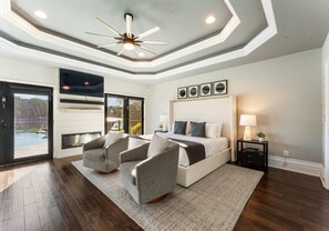 4 bedrooms, desk, iron/ironing board, travel cot