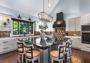 Fridge, microwave, oven, stovetop - Lucent Sunset Retreat w/Heated Pool & Game Room (Mooresville)