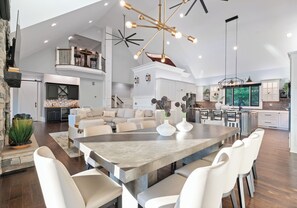 Dining - Lucent Sunset Retreat w/Heated Pool & Game Room (Mooresville)