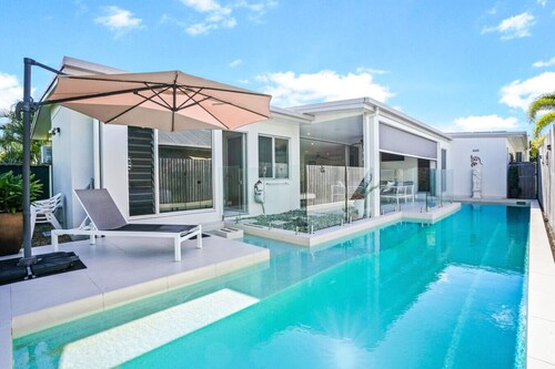 Bluewater Escape at Harbour Drive- Luxury Coastal Retreat with Private Pool | Family & Pet-Friendly