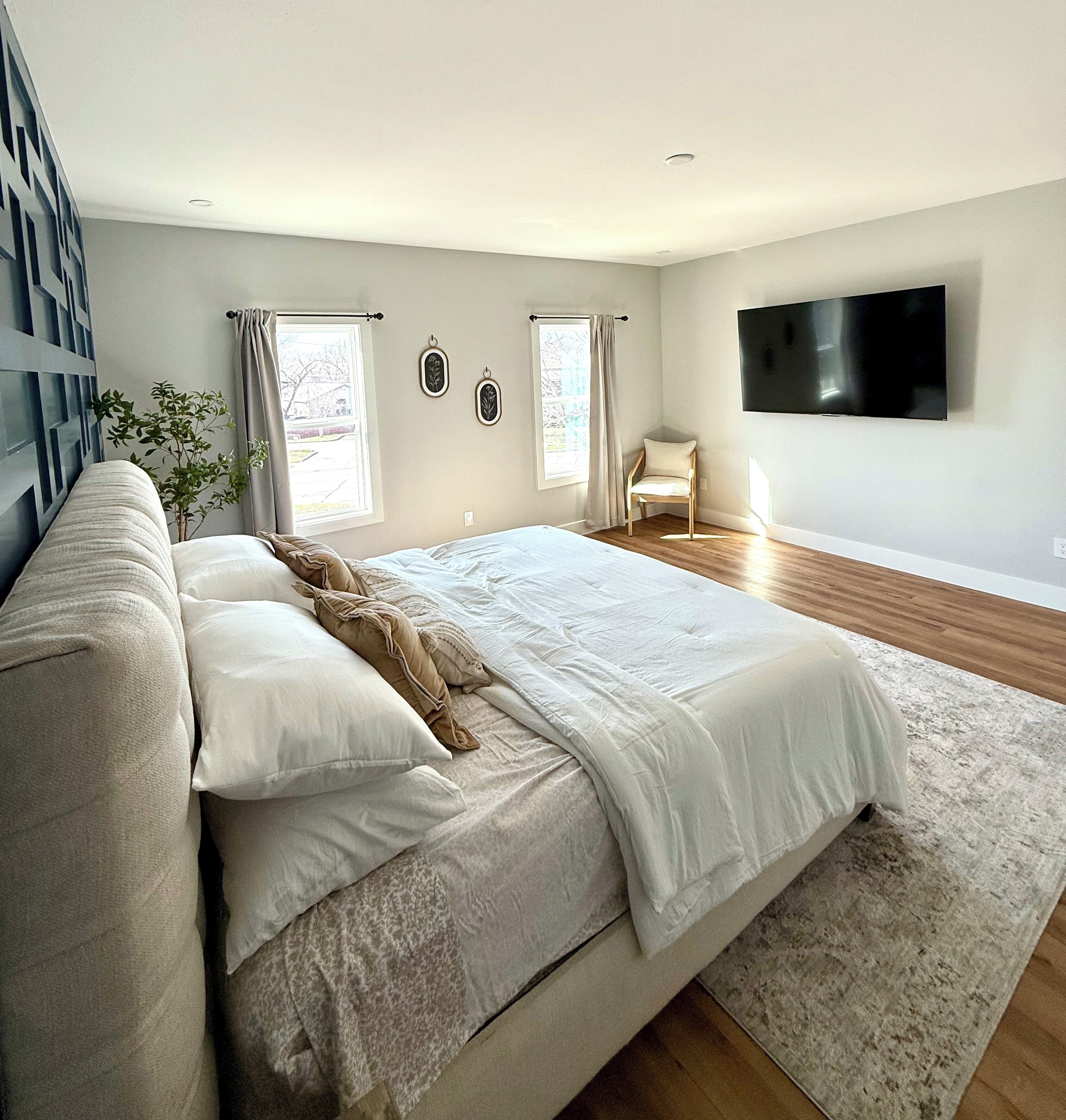 3 bedrooms, desk, iron/ironing board, travel crib