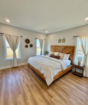 3 bedrooms, desk, iron/ironing board, travel cot