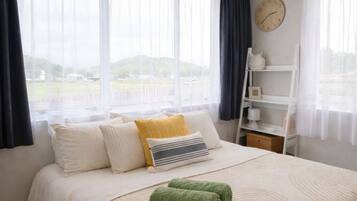 4 bedrooms, iron/ironing board, free WiFi, bed sheets
