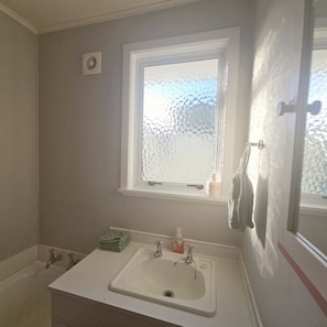 Towels, soap, shampoo, toilet paper