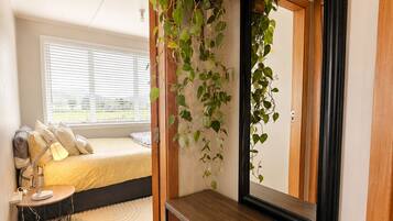 4 slaapkamers, een strijkplank/strijkijzer, gratis wifi, beddengoed