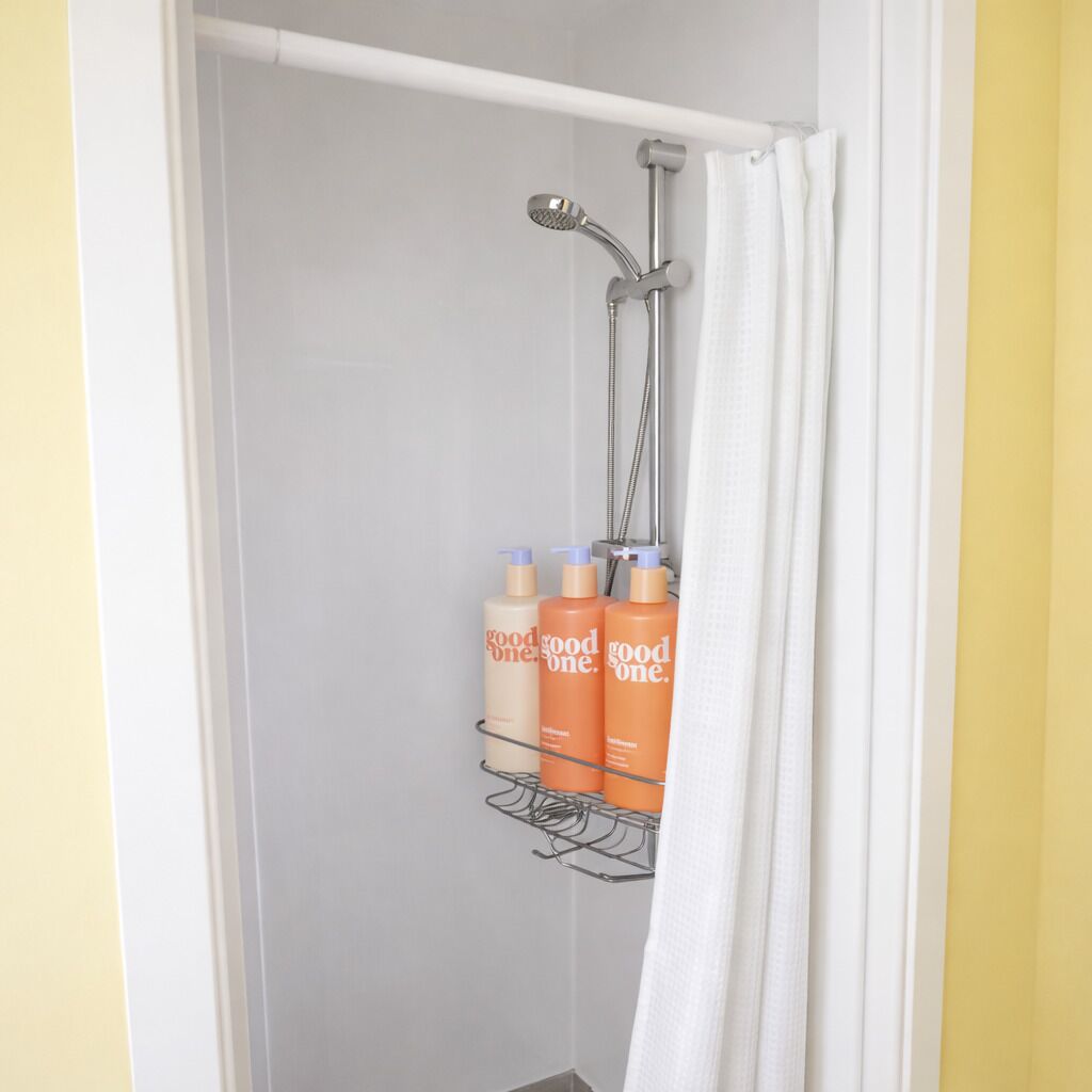 Haartrockner, Handtücher, Seife, Shampoo