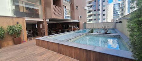 Indendørs pool