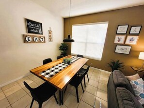 Dining - Bella Vida Home (Kissimmee)