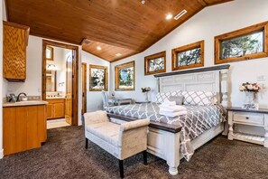 5 bedrooms, desk, iron/ironing board, travel crib -  Luxury Rustic Home in the Pines with Panorama Views-On trails & 5 min. to town (Flagstaff)