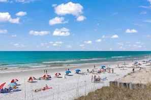 Beach nearby - Spacious 3BR Condo | Walk to Beach | Pool, Hot Tub & Balcony Views (Blue Mountain Beach)