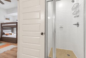 Room - Redfish Village M2-329 - 3BR/3BA Corner Condo - Sleeps 12 - Community Pool (Blue Mountain Beach)