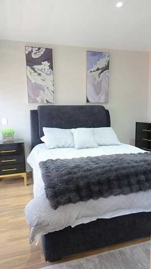 2 chambres, fer et planche à repasser, Wi-Fi, draps fournis