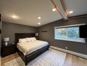 5 bedrooms, iron/ironing board, WiFi, bed sheets