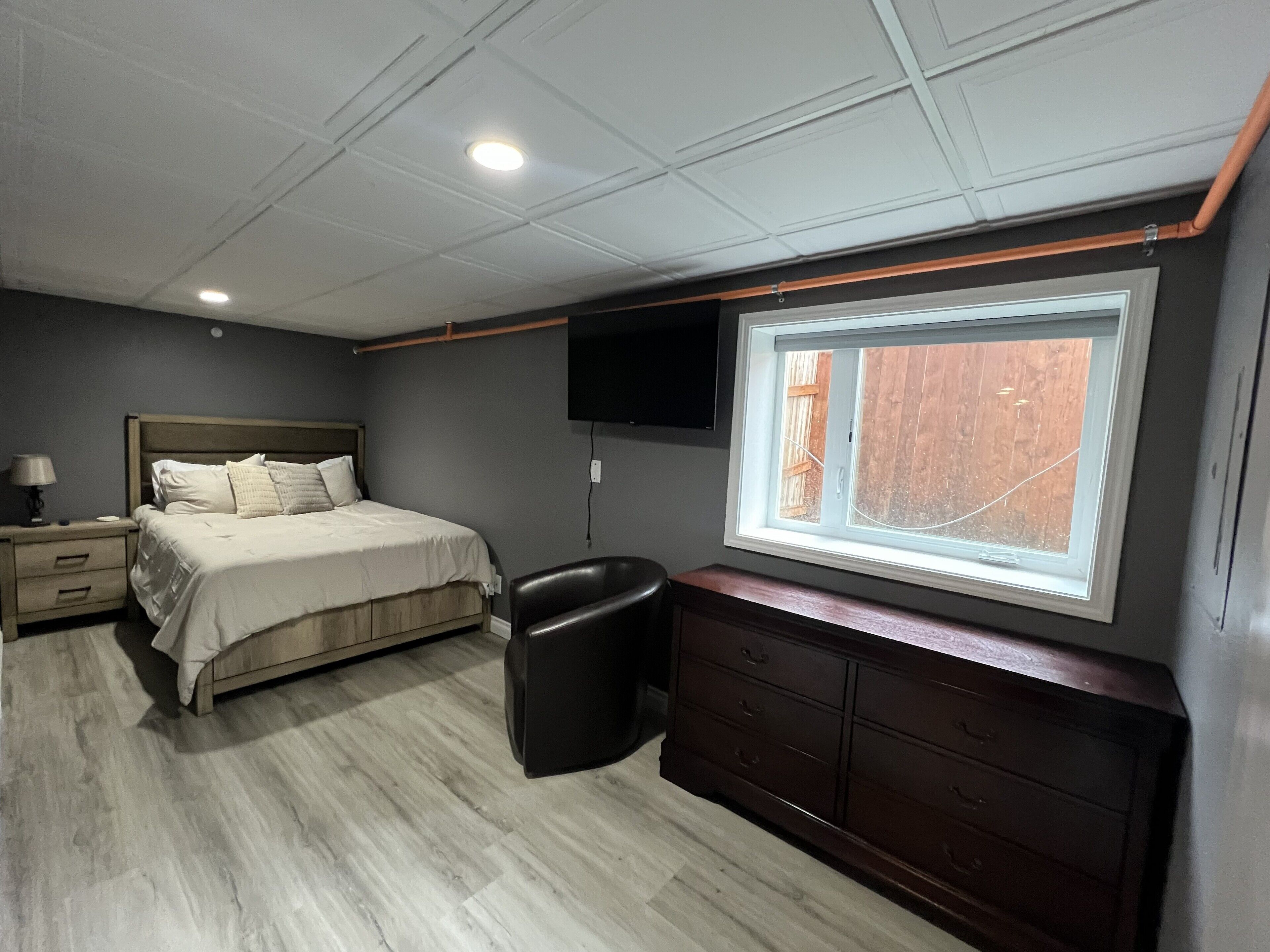 5 chambres, fer et planche à repasser, Wi-Fi, draps fournis