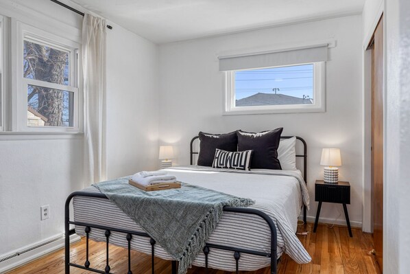 3 bedrooms, desk, iron/ironing board, free WiFi