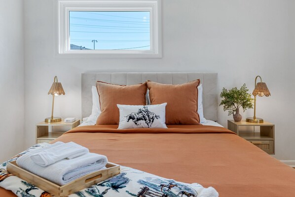 3 bedrooms, desk, iron/ironing board, free WiFi