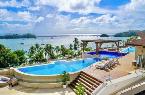 Serene Apartment in Samana, w/view of Bay, pool, gym &
 WiFi