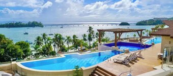 Serene Apartment in Samana, w/view of Bay, pool, gym &
 WiFi