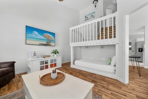 3 makuuhuonetta, silitysrauta/-lauta, ilmainen Wi-Fi, vuodevaatteet