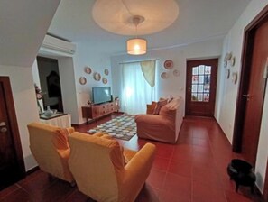 Smart-tv och eldstad