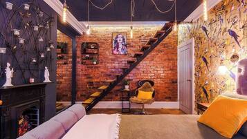 4 bedrooms, iron/ironing board, travel cot, WiFi