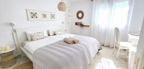 2 Schlafzimmer, Zimmersafe, Schreibtisch, Bügeleisen/Bügelbrett