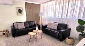 Smart TV, DVD player, books, stereo