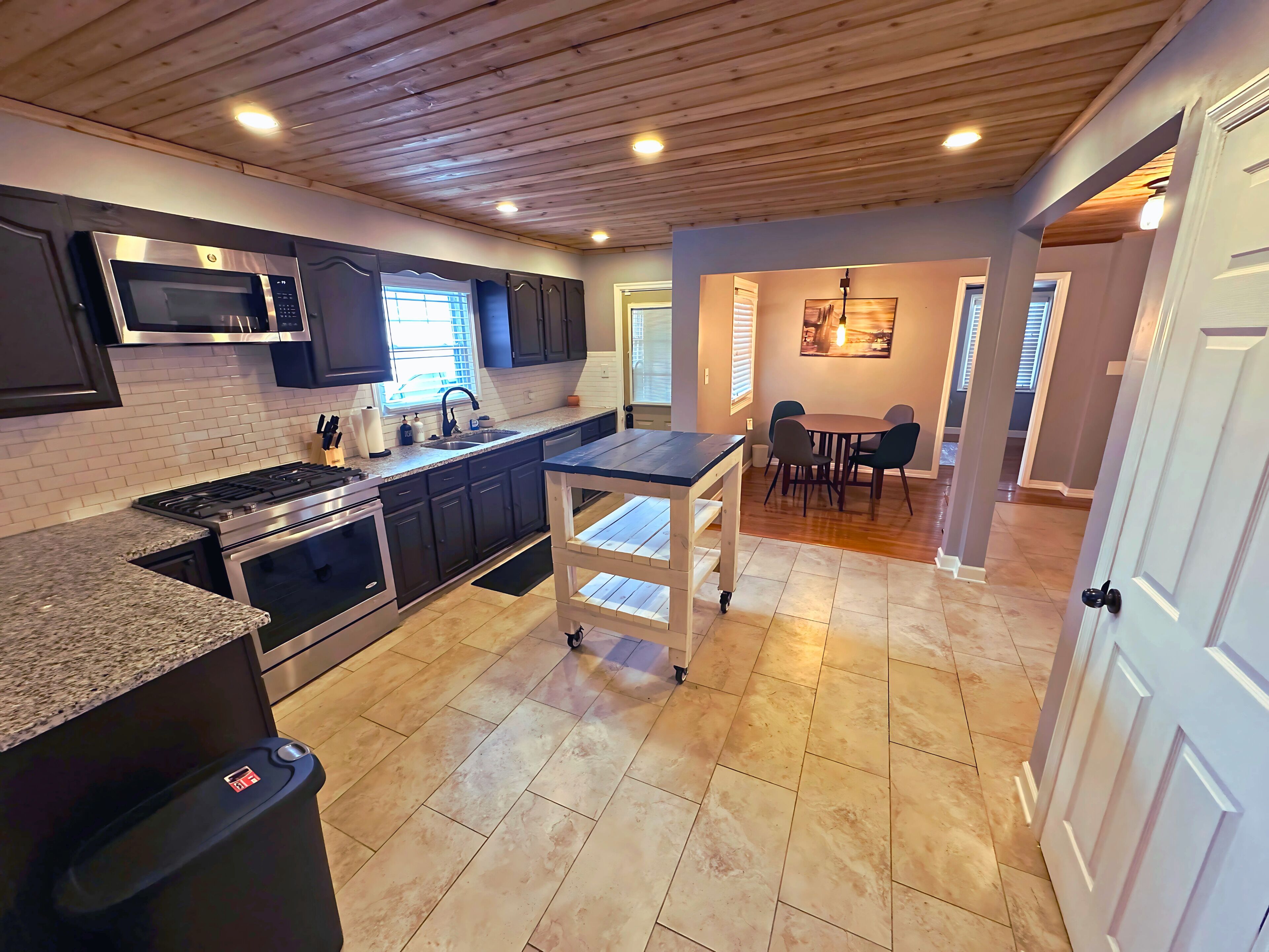 冰箱、微波炉、烤箱、炉灶