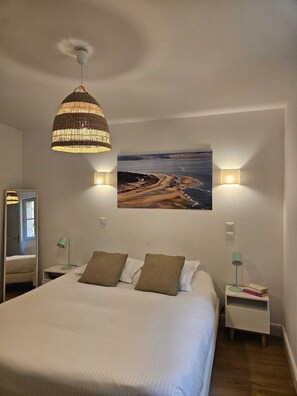 1 slaapkamer, een strijkplank/strijkijzer, wifi